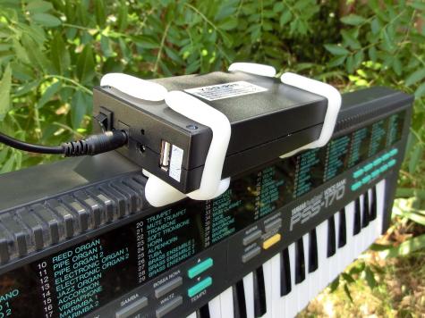 Keyboard battery holder